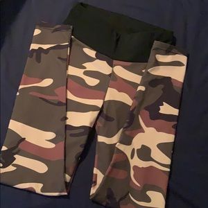 Camouflage scrunch-booty leggings 🍑